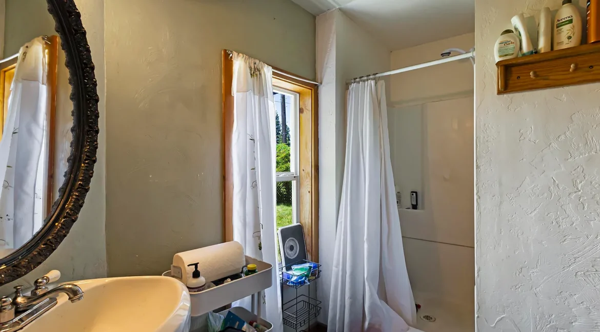 2266 E Main Street Quincy -31